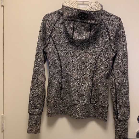 Lululemon women jacket with hood - Picture 2 of 10